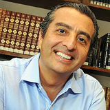 Dr. Roberto Zeballos